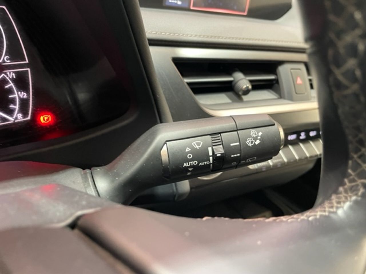 Foto Lexus UX 30