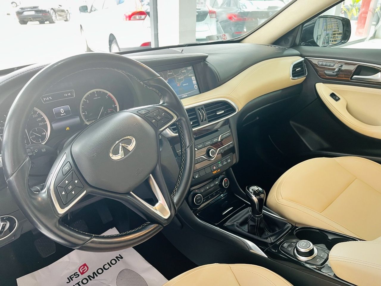 Foto Infiniti Q30 8