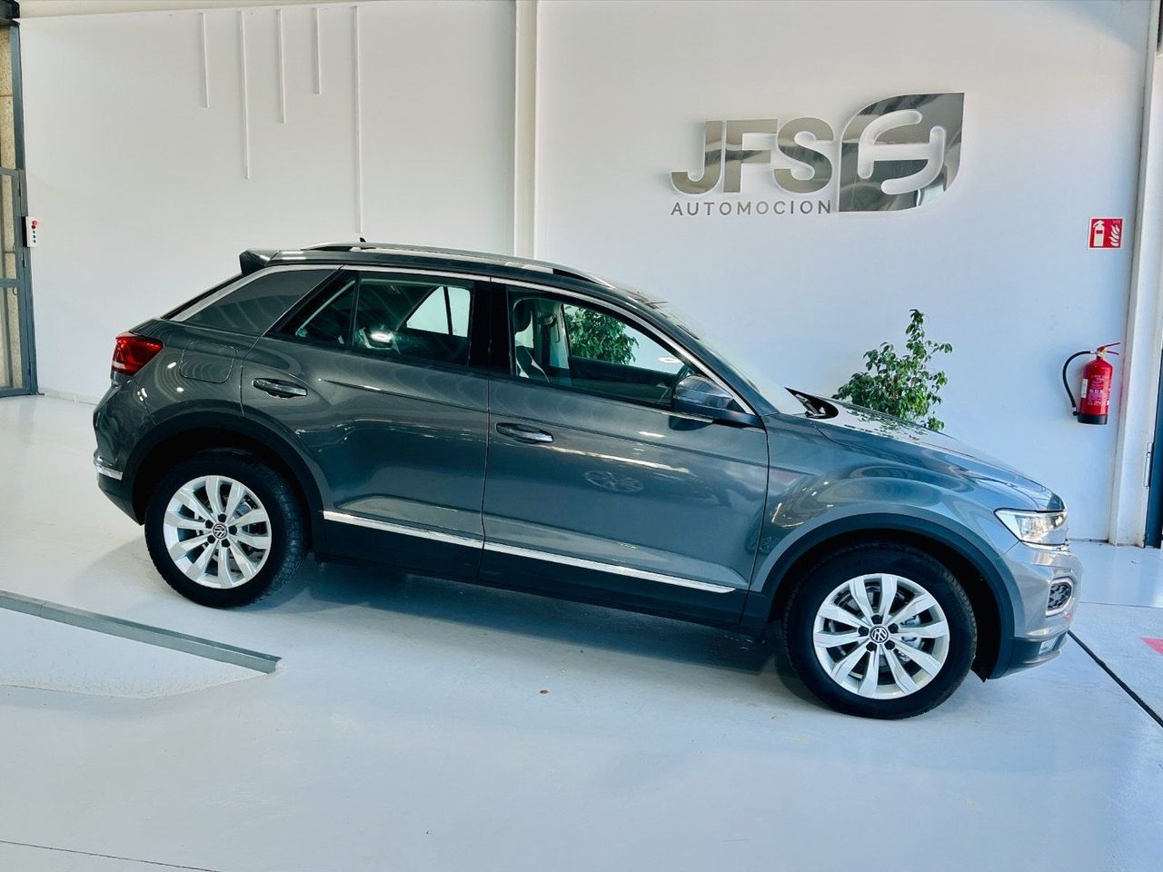 Foto Volkswagen T-Roc 4