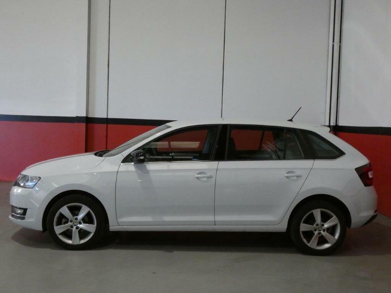 Foto Skoda Spaceback 8