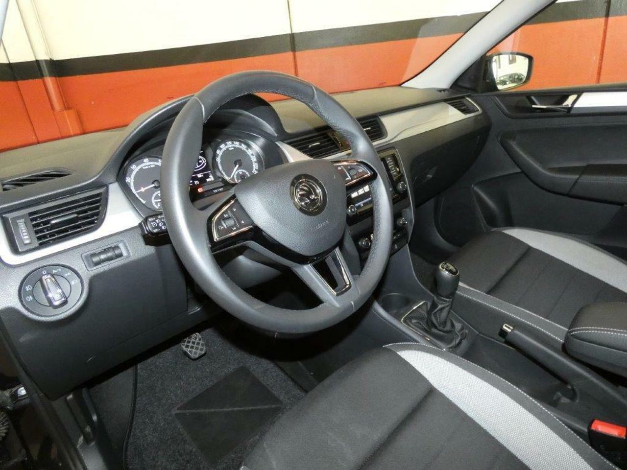 Foto Skoda Spaceback 19