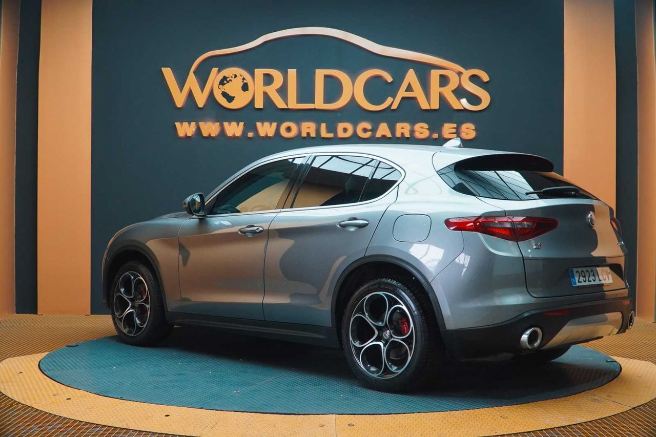 Foto Alfa Romeo Stelvio 8