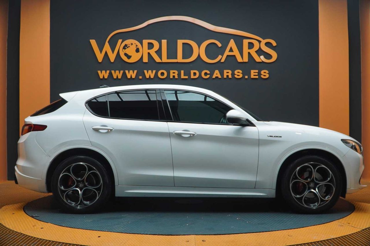 Foto Alfa Romeo Stelvio 4