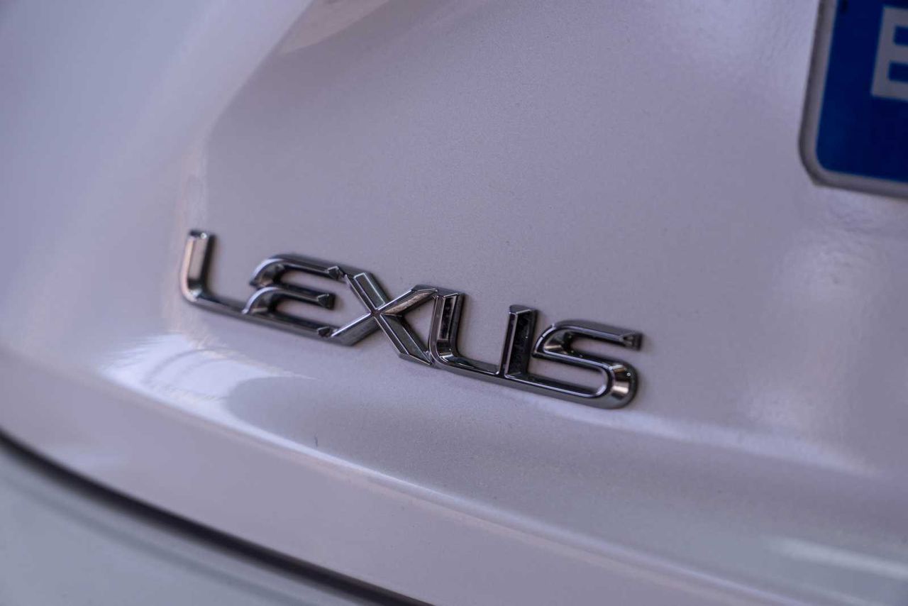 Foto Lexus IS 18