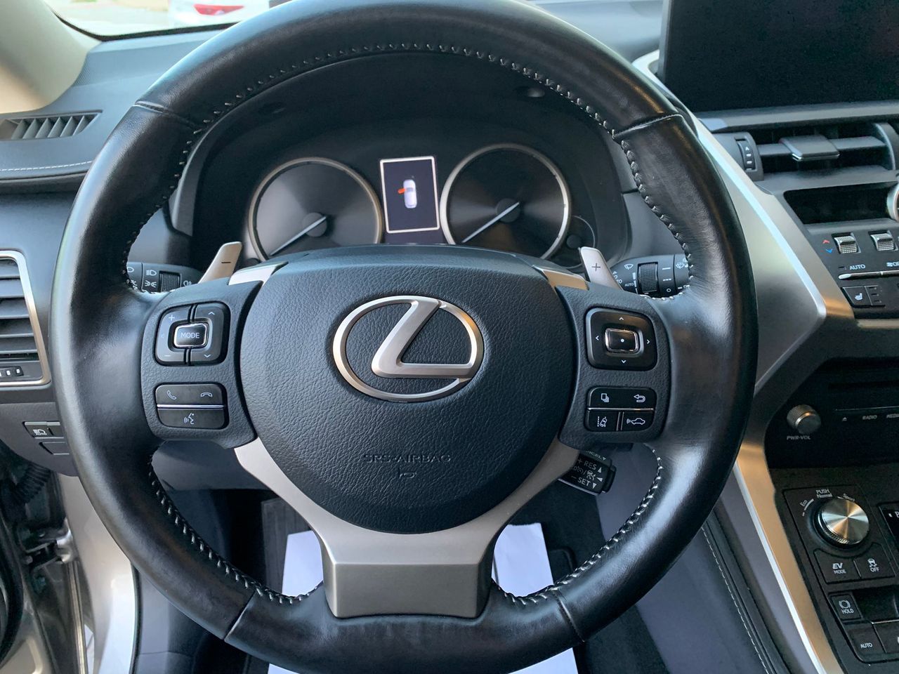 Foto Lexus NX 23