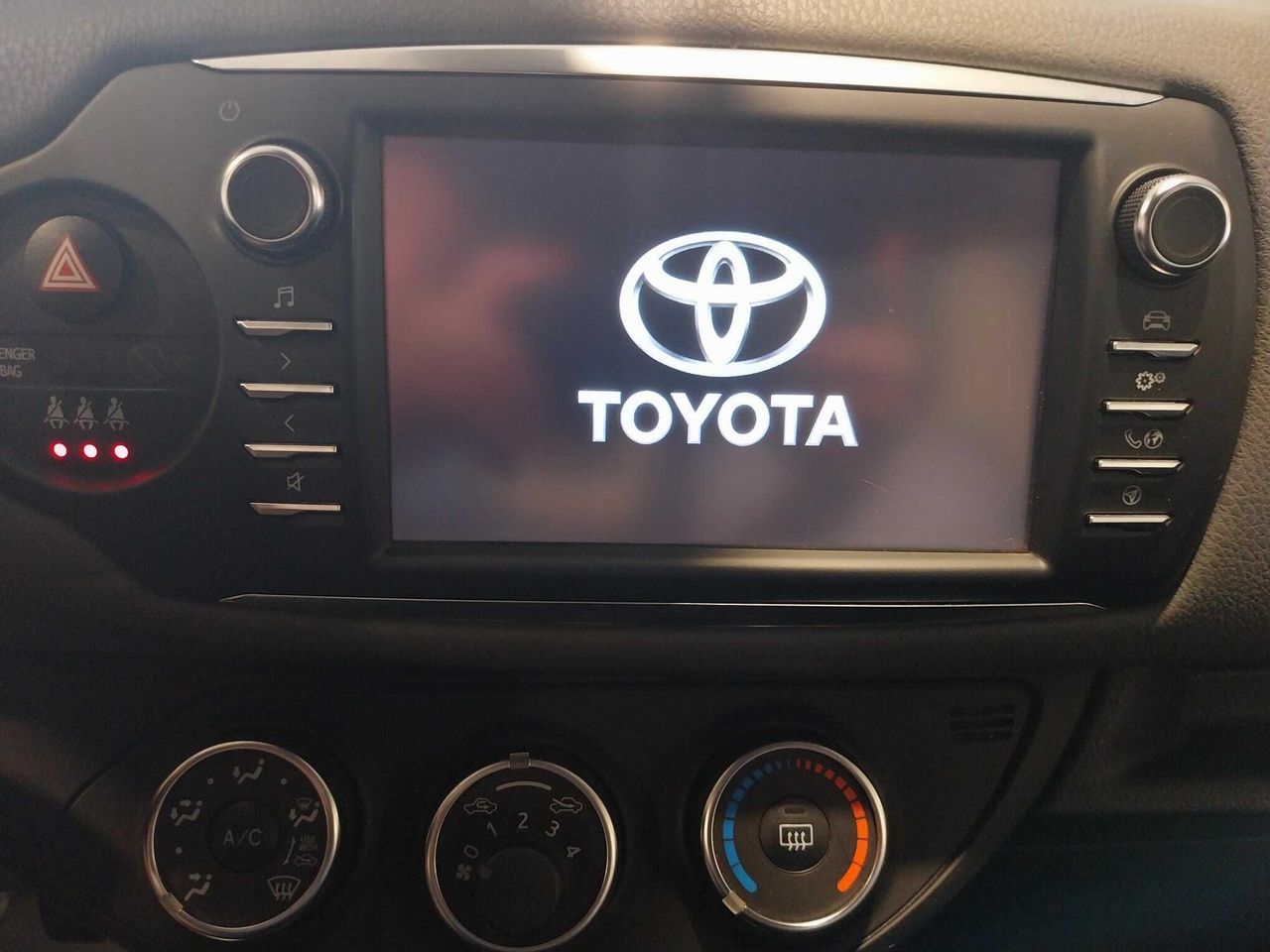 Foto Toyota Yaris 9