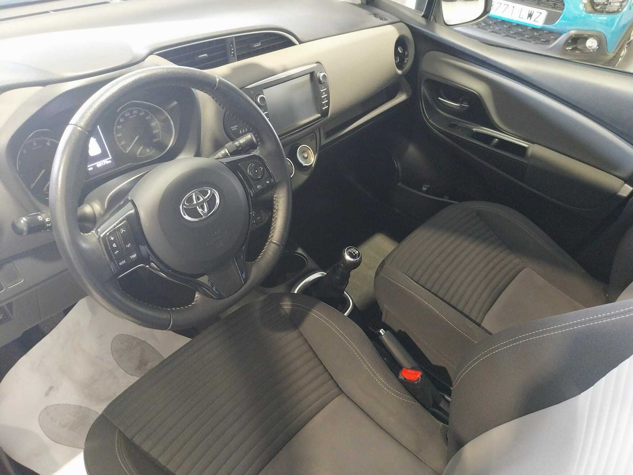 Foto Toyota Yaris 16