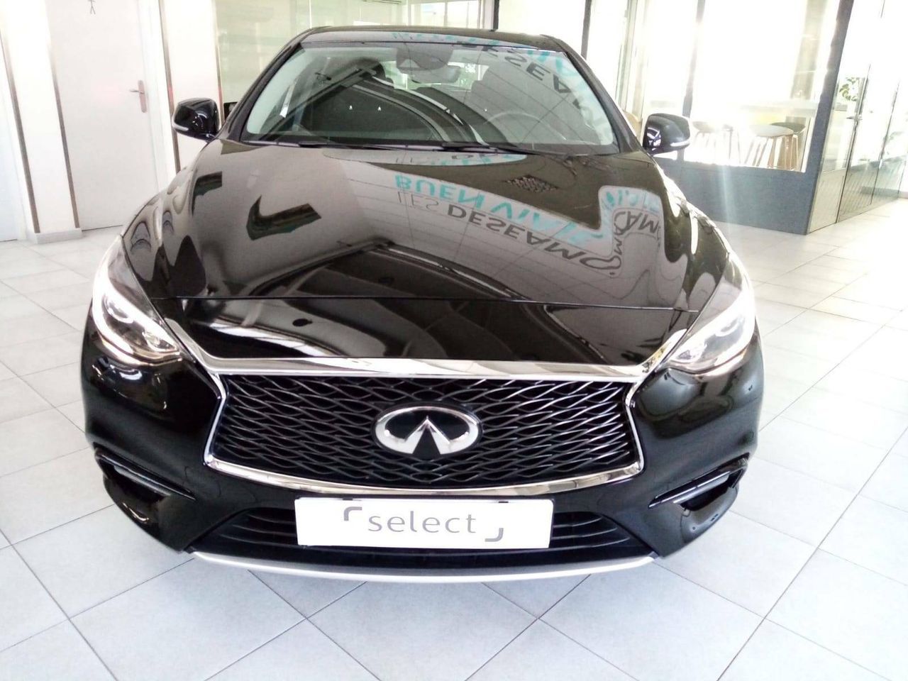 Foto Infiniti Q30 1