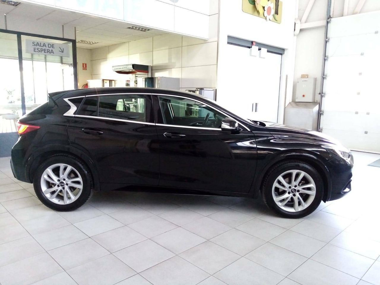 Foto Infiniti Q30 2