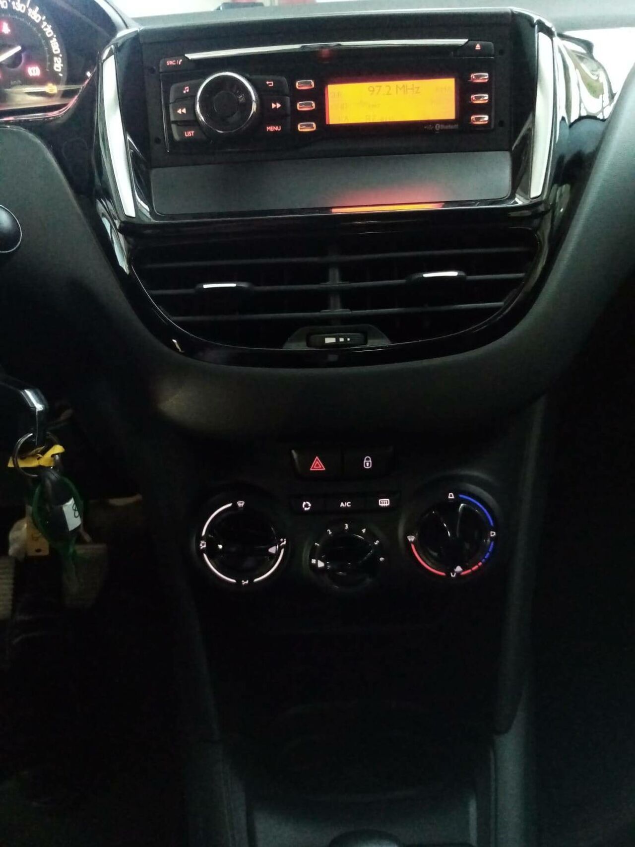 Foto Peugeot 208 12