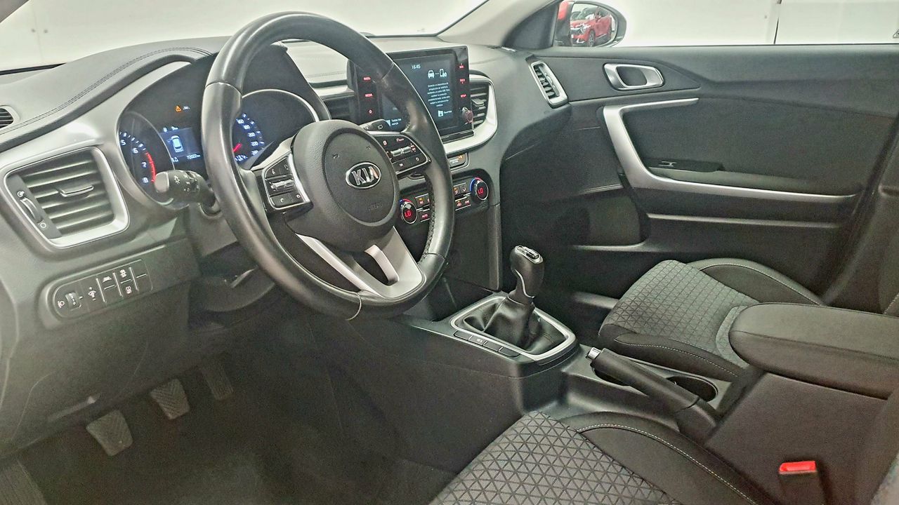 Foto Kia XCeed 8