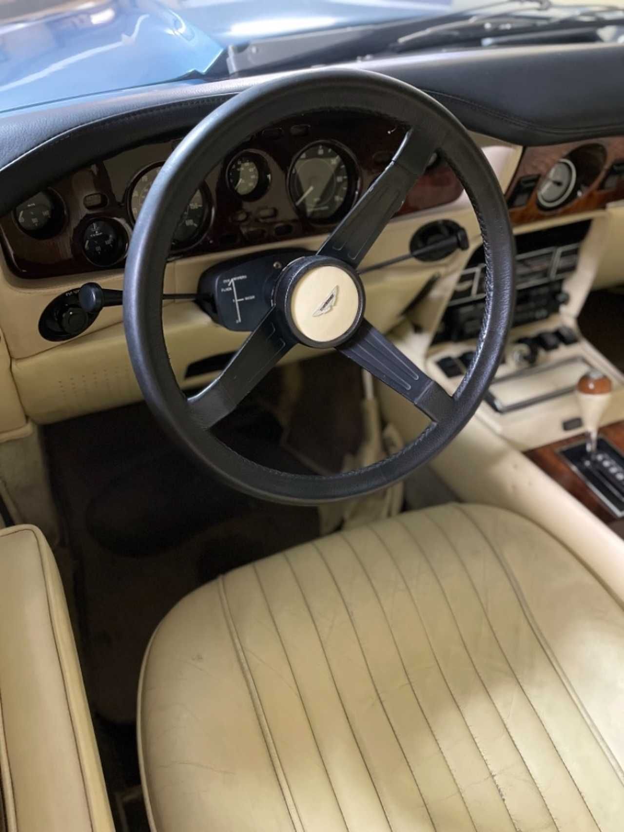 Foto Aston martin V8 4
