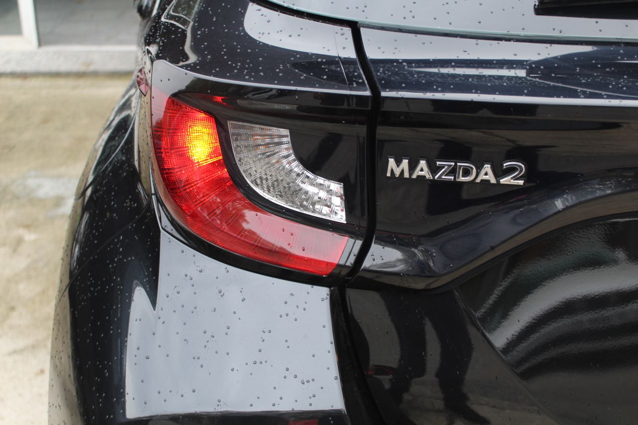 Foto Mazda Mazda2 28