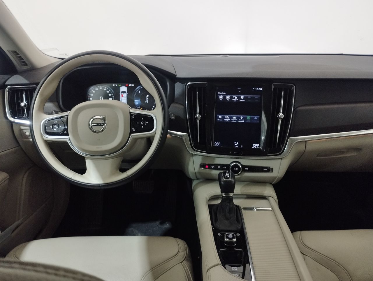 Foto Volvo V90 Cross Country 6