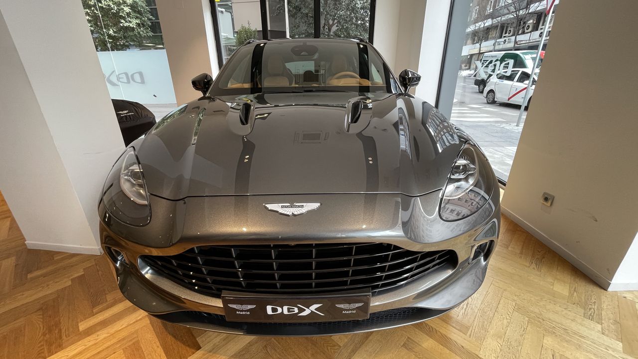 Foto Aston martin DBX 3