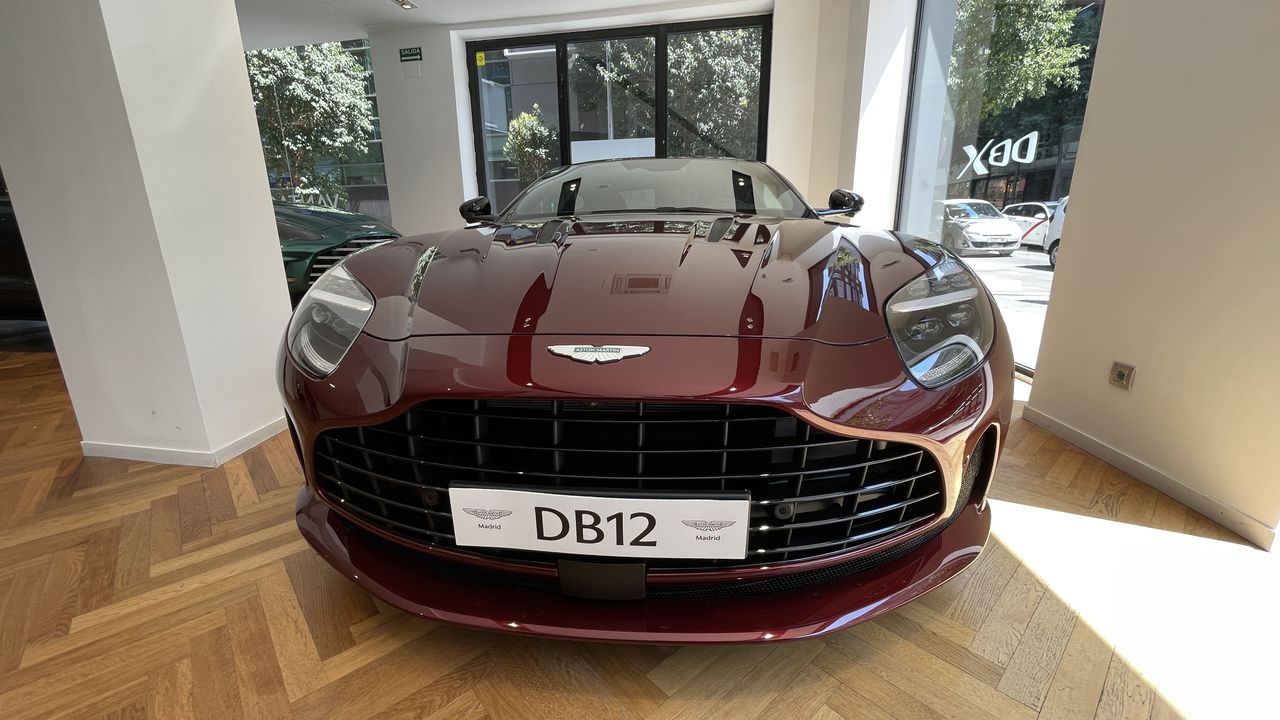 Foto Aston martin DB12 2