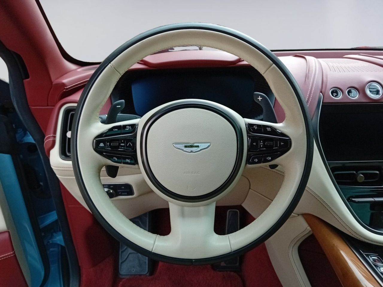 Foto Aston martin DBX 11