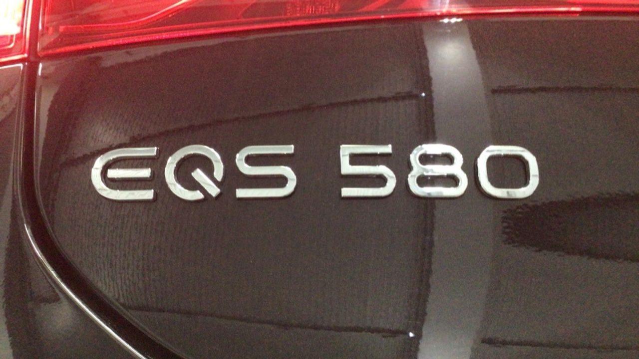 Foto Mercedes-Benz EQS 12