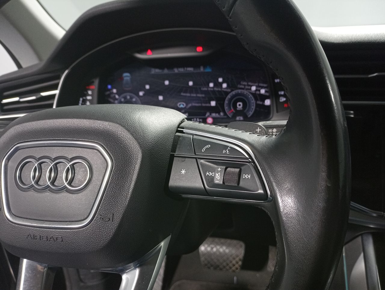 Foto Audi Q8 19