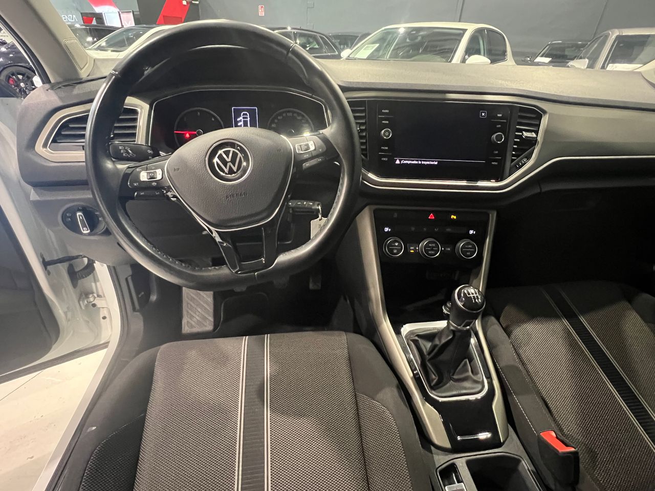 Foto Volkswagen T-Roc 12