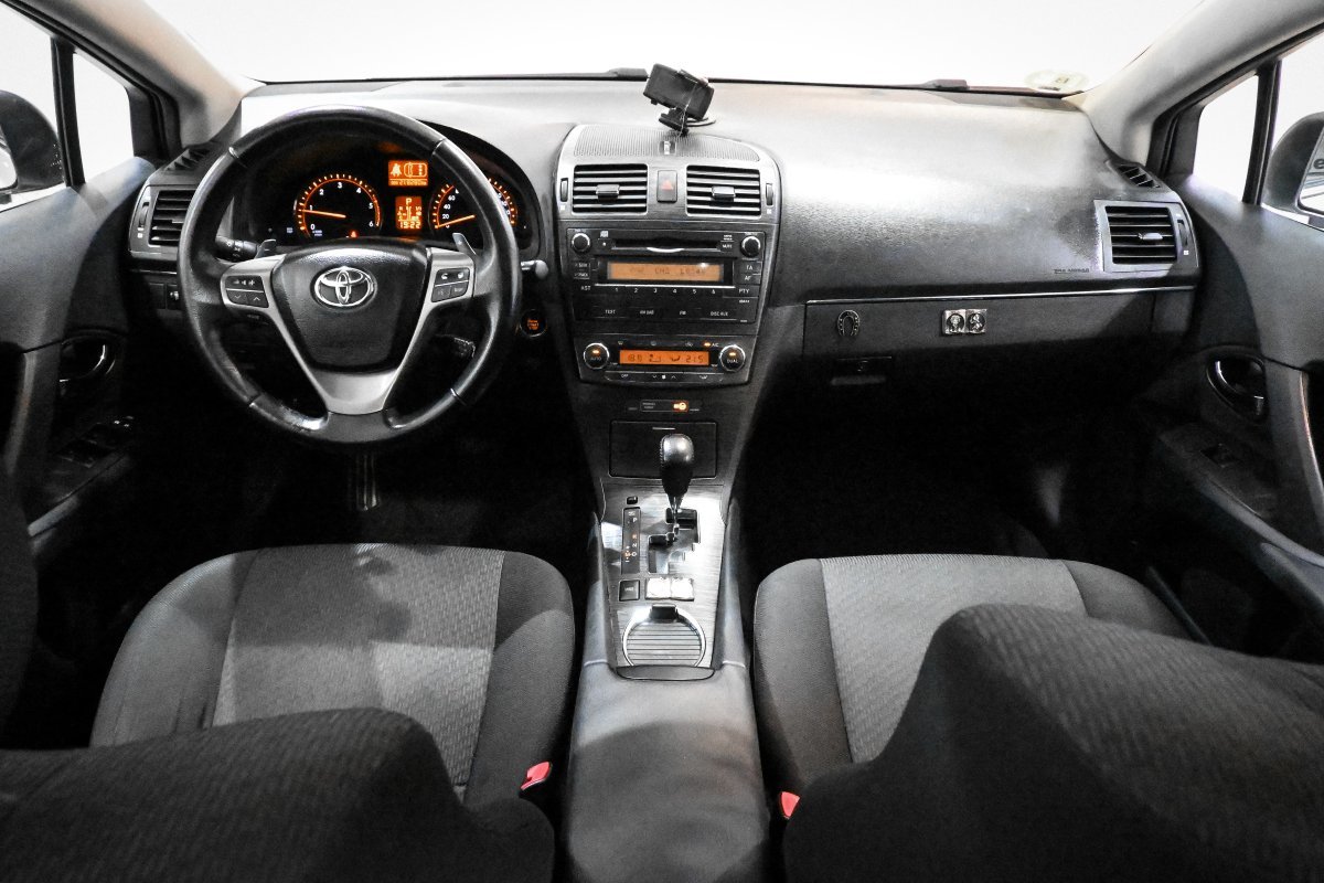 Foto Toyota Avensis 16