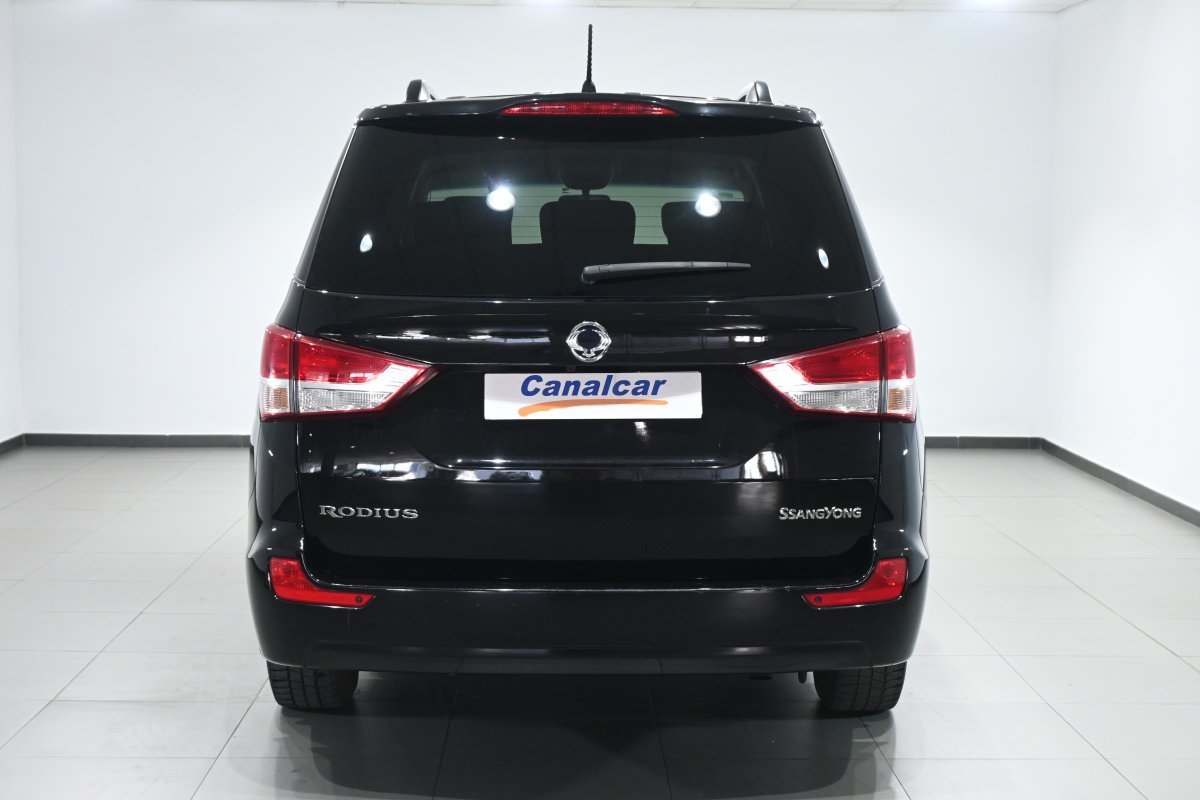 Foto SsangYong Rodius 5