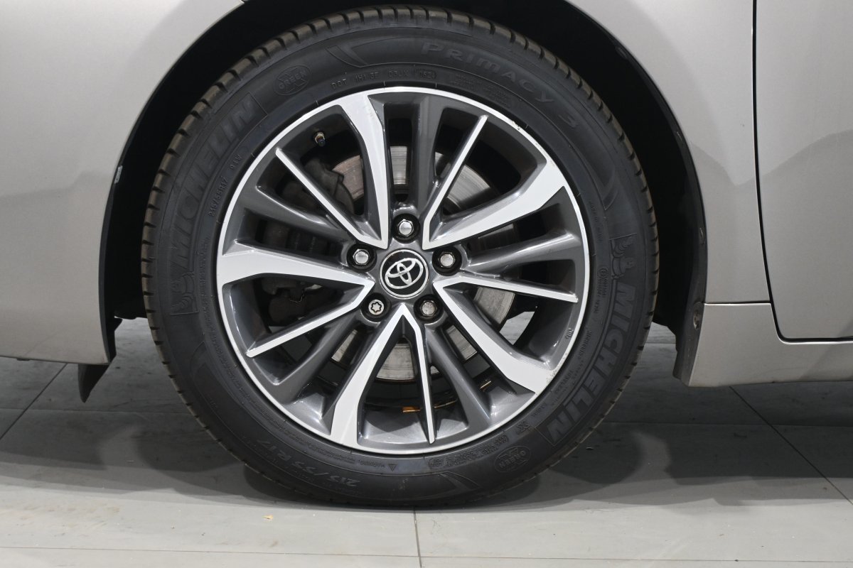 Foto Toyota Avensis 27