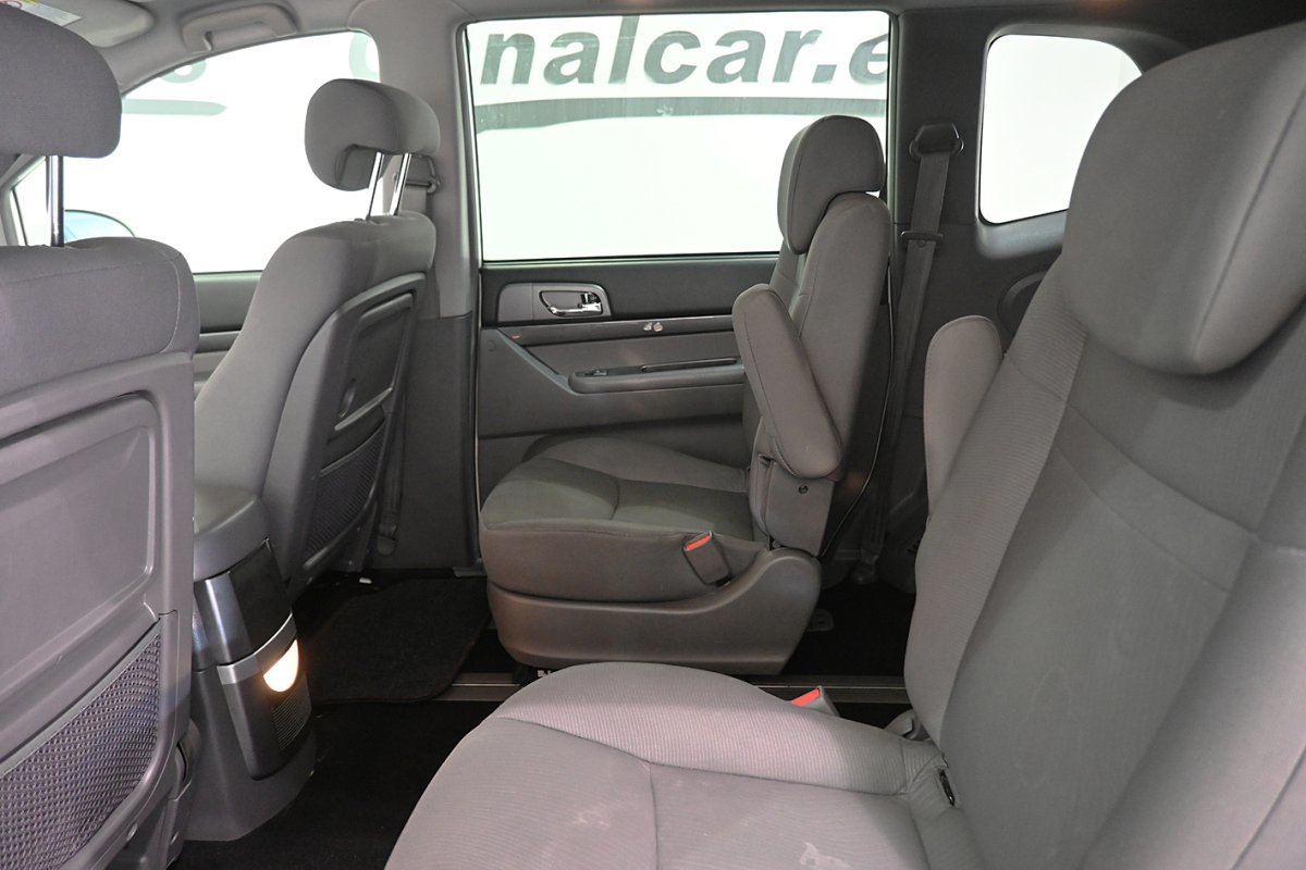 Foto SsangYong Rodius 8