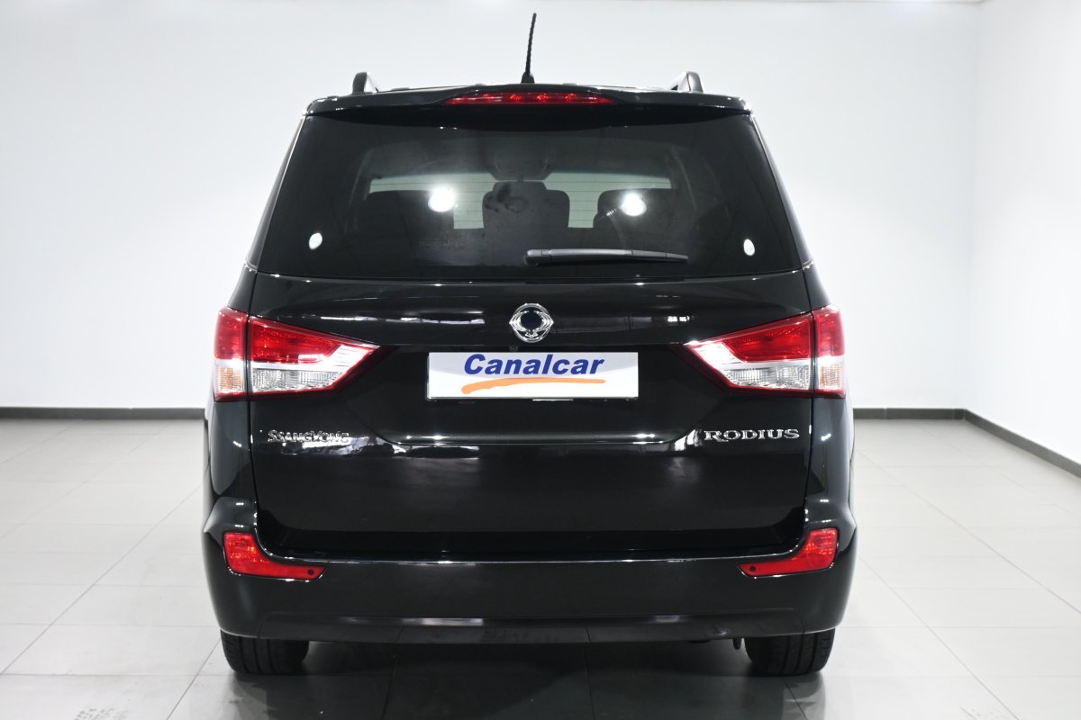 Foto SsangYong Rodius 5