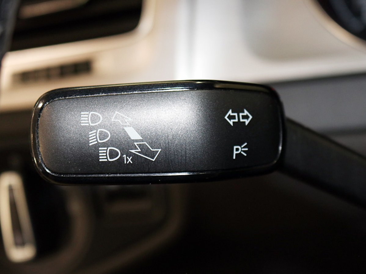 Foto Volkswagen Golf 32