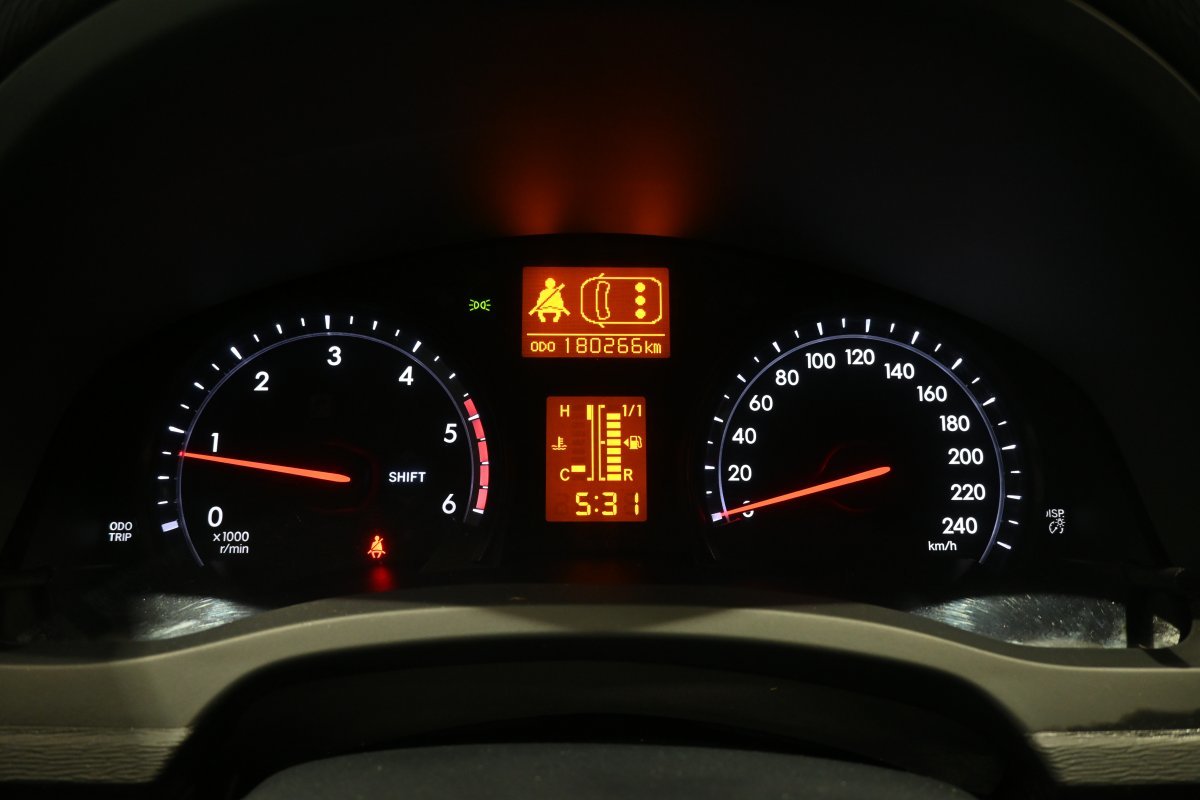 Foto Toyota Avensis 14