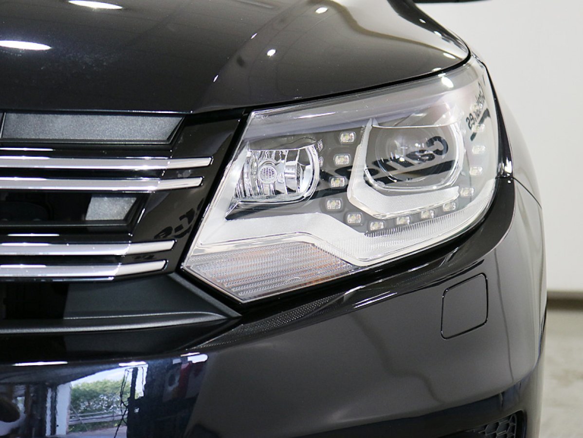 Foto Volkswagen Tiguan 12