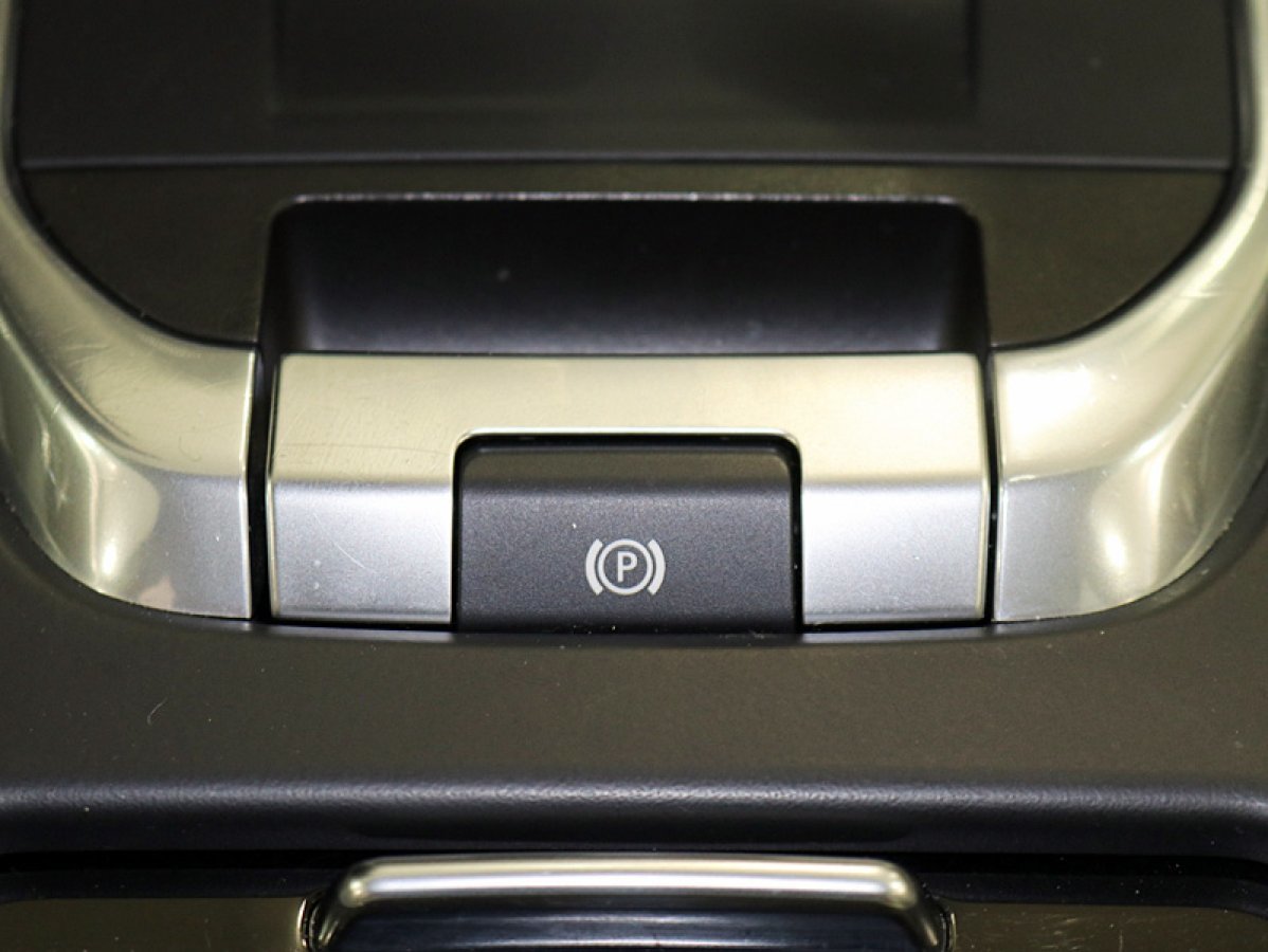 Foto Land-Rover Discovery Sport 25