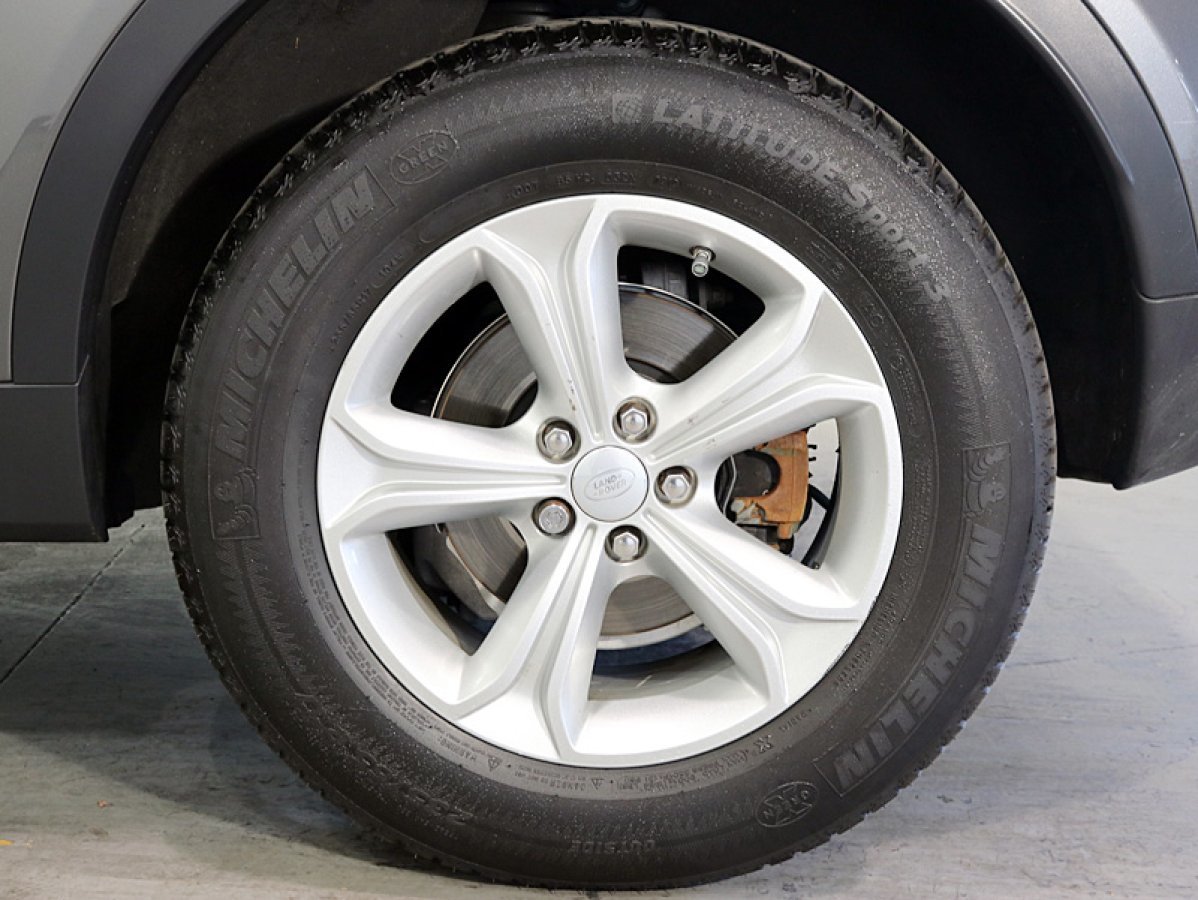 Foto Land-Rover Discovery Sport 32