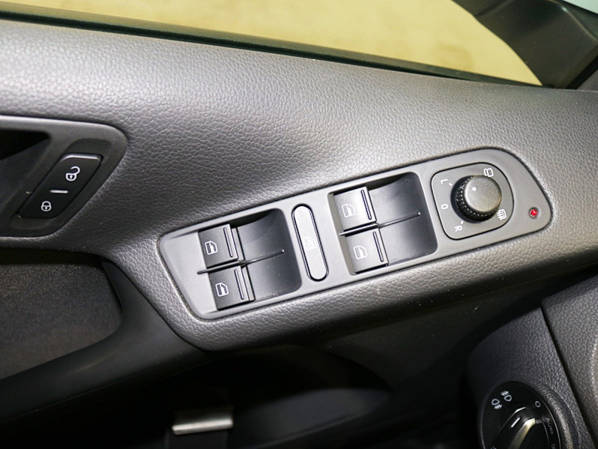 Foto Volkswagen Tiguan 26