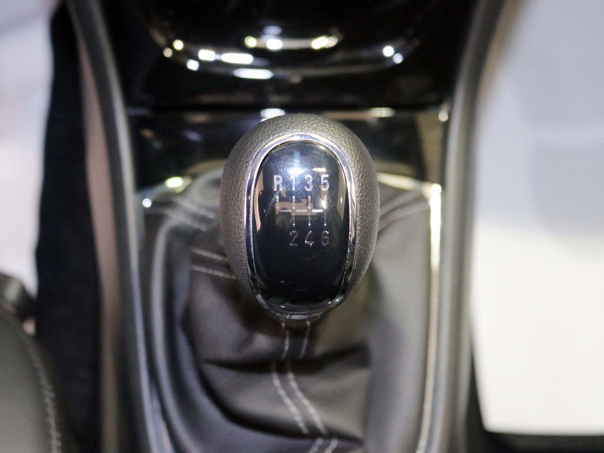 Foto Opel Mokka X 22