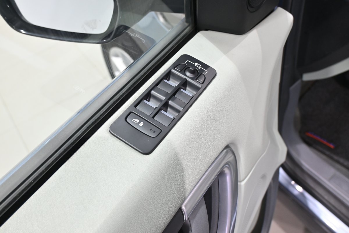 Foto Land-Rover Discovery Sport 30