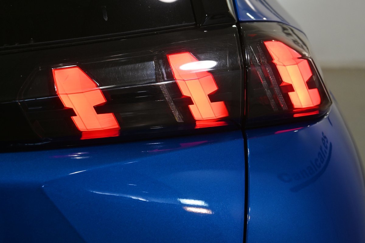 Foto Peugeot e-2008 11