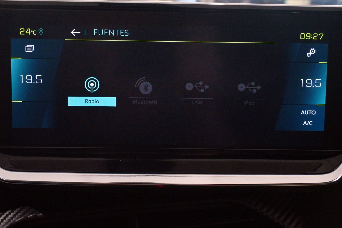 Foto Peugeot e-2008 21