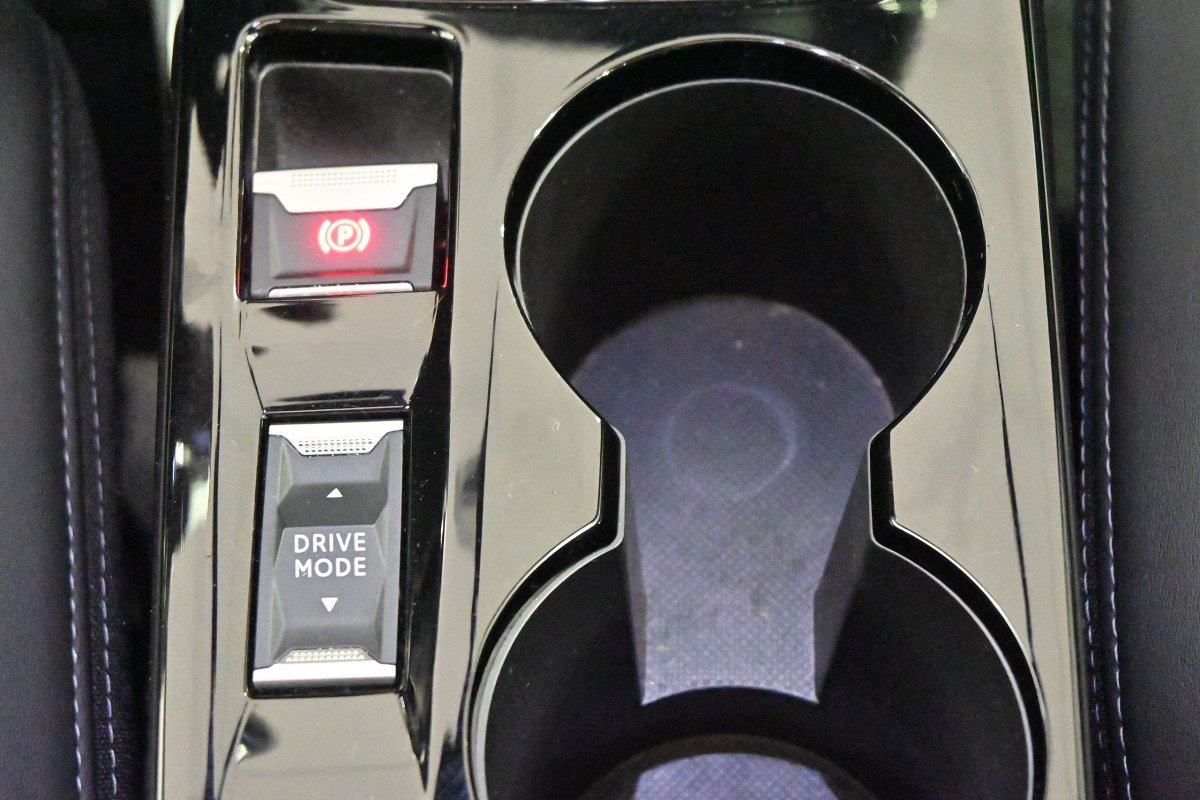 Foto Peugeot e-2008 32