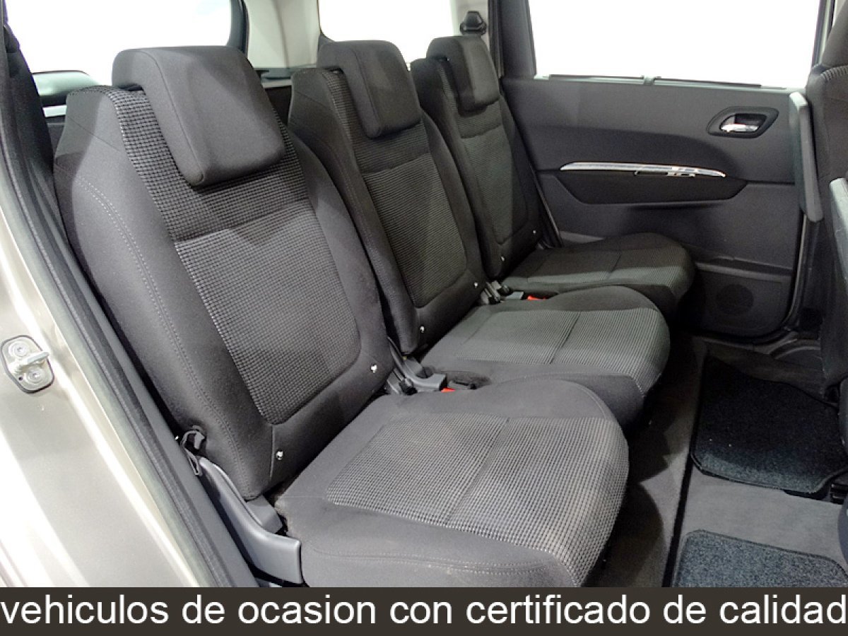 Foto Peugeot 5008 17