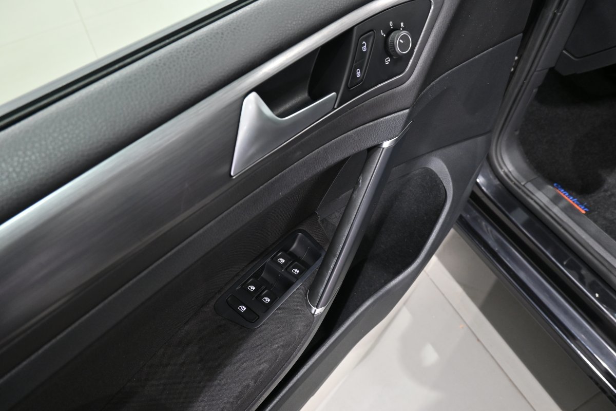 Foto Volkswagen Golf 25