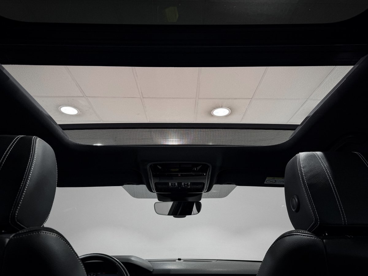 Foto Land-Rover Range Rover Velar 27