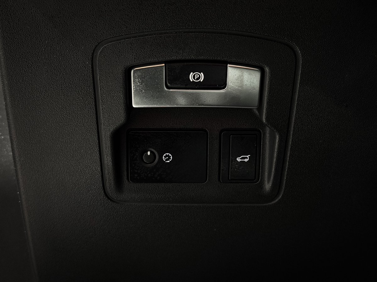 Foto Land-Rover Range Rover Velar 29