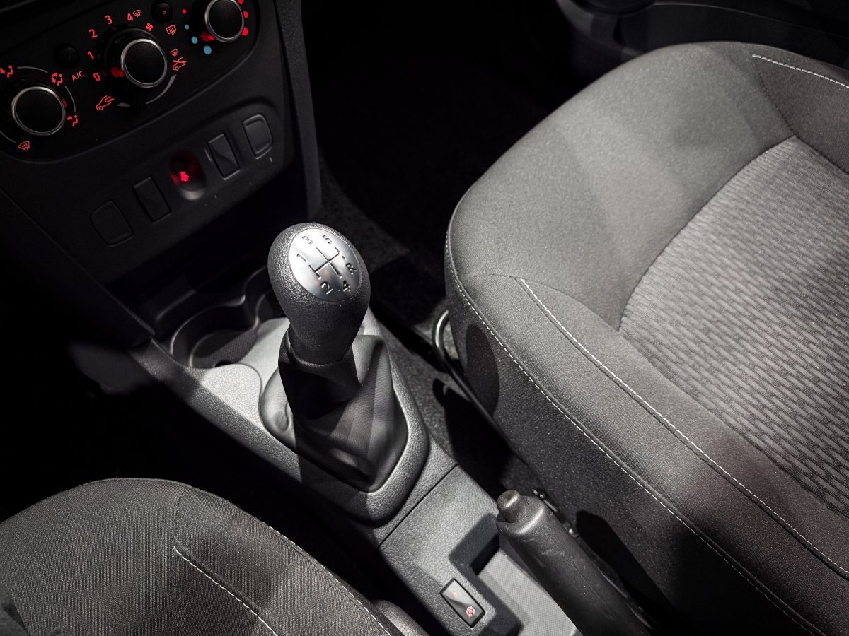 Foto Dacia Sandero 19