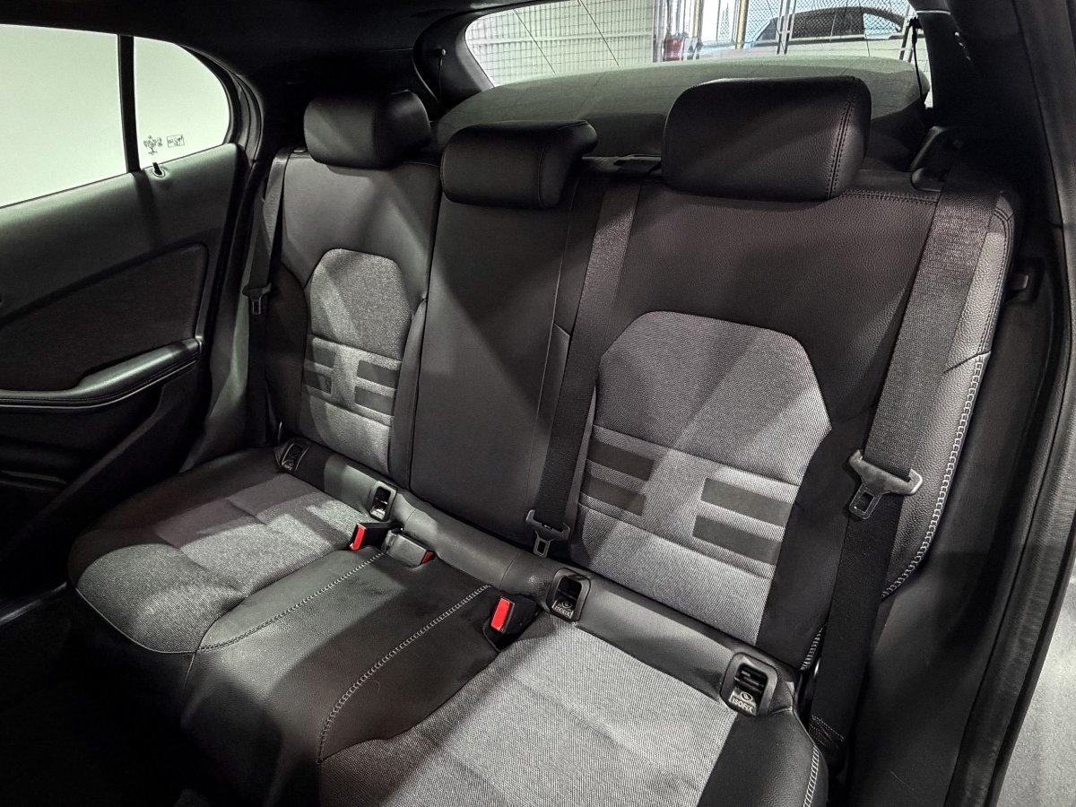 Foto Mercedes-Benz Clase GLA 12