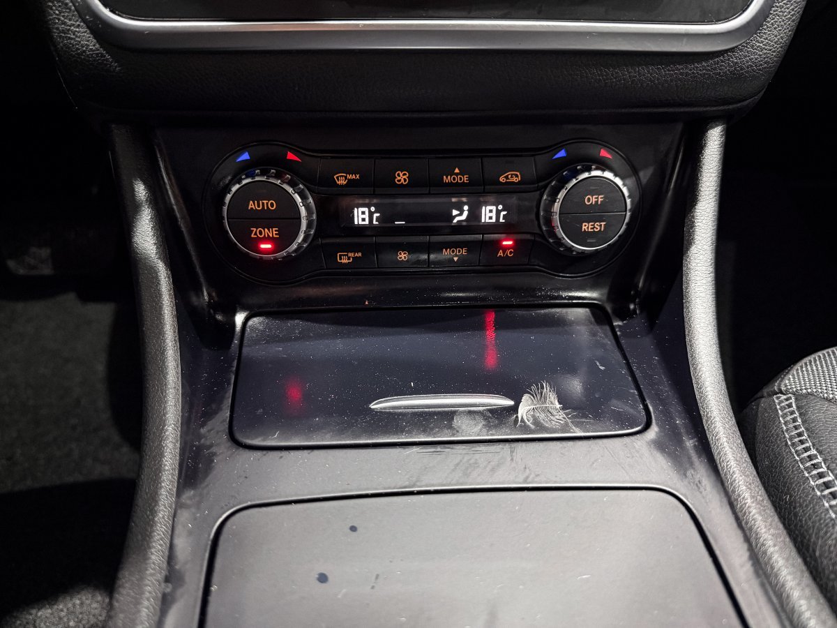 Foto Mercedes-Benz Clase GLA 17