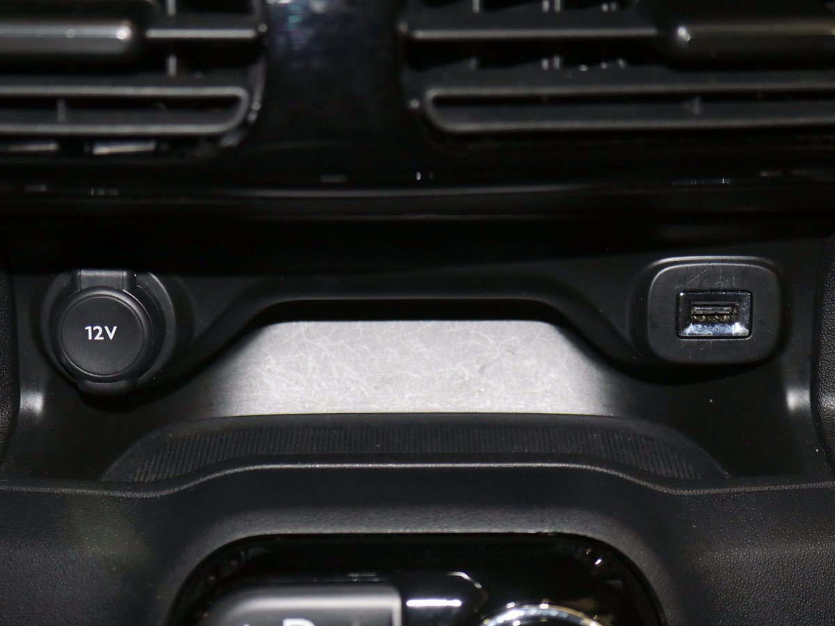 Foto Citroën C4 Cactus 24