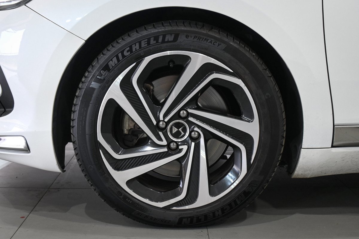 Foto DS Automobiles DS 5 37