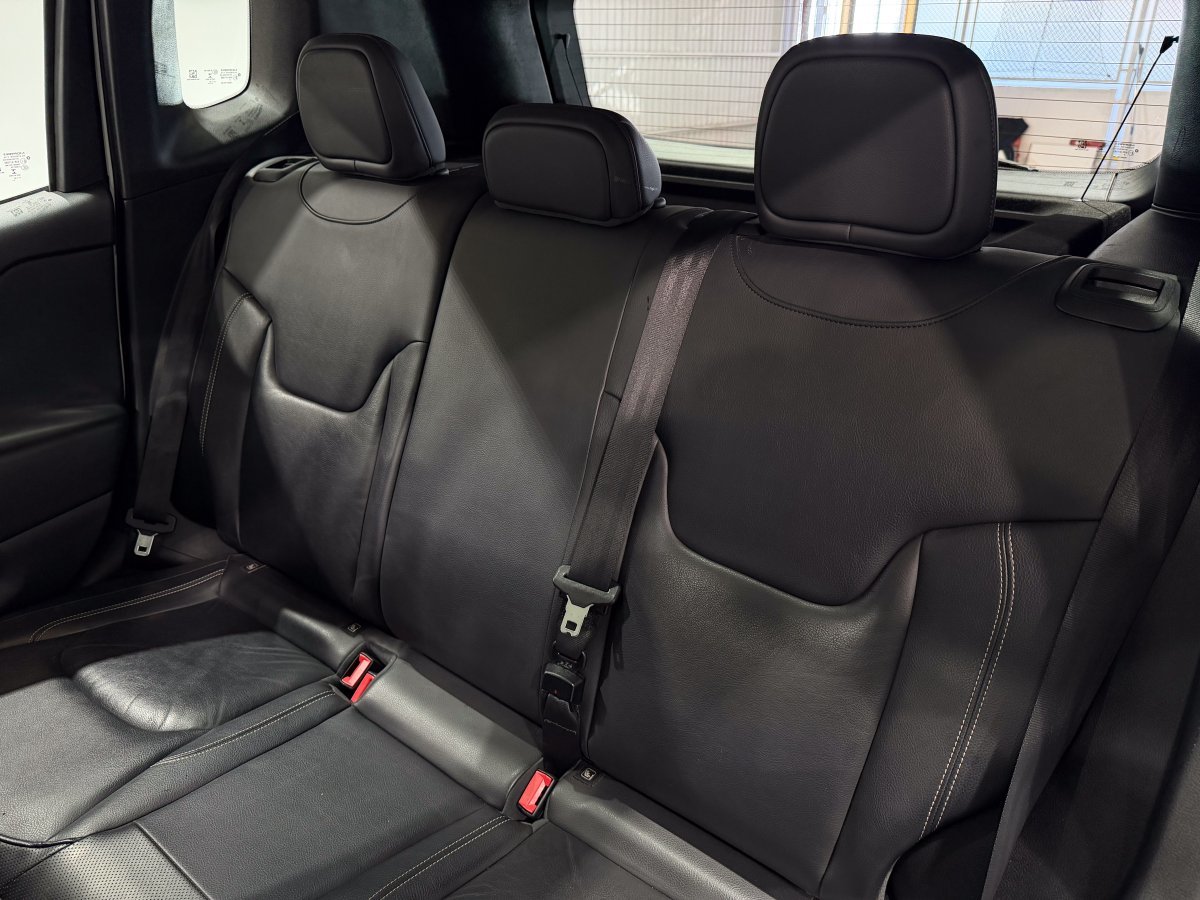 Foto Jeep Renegade 12